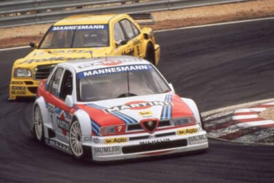 55万2000ユーロ（邦貨換算約1億156万円）で落札されたアルファ ロメオ「155 V6-TI DTM」（C）Bonhams