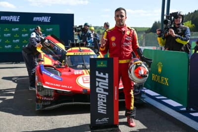 見事ポールポジションを獲得したフェラーリのアントニオ・フォコ選手