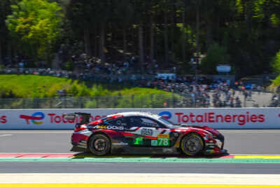 中山雄一選手らがドライブするレクサス RC-F