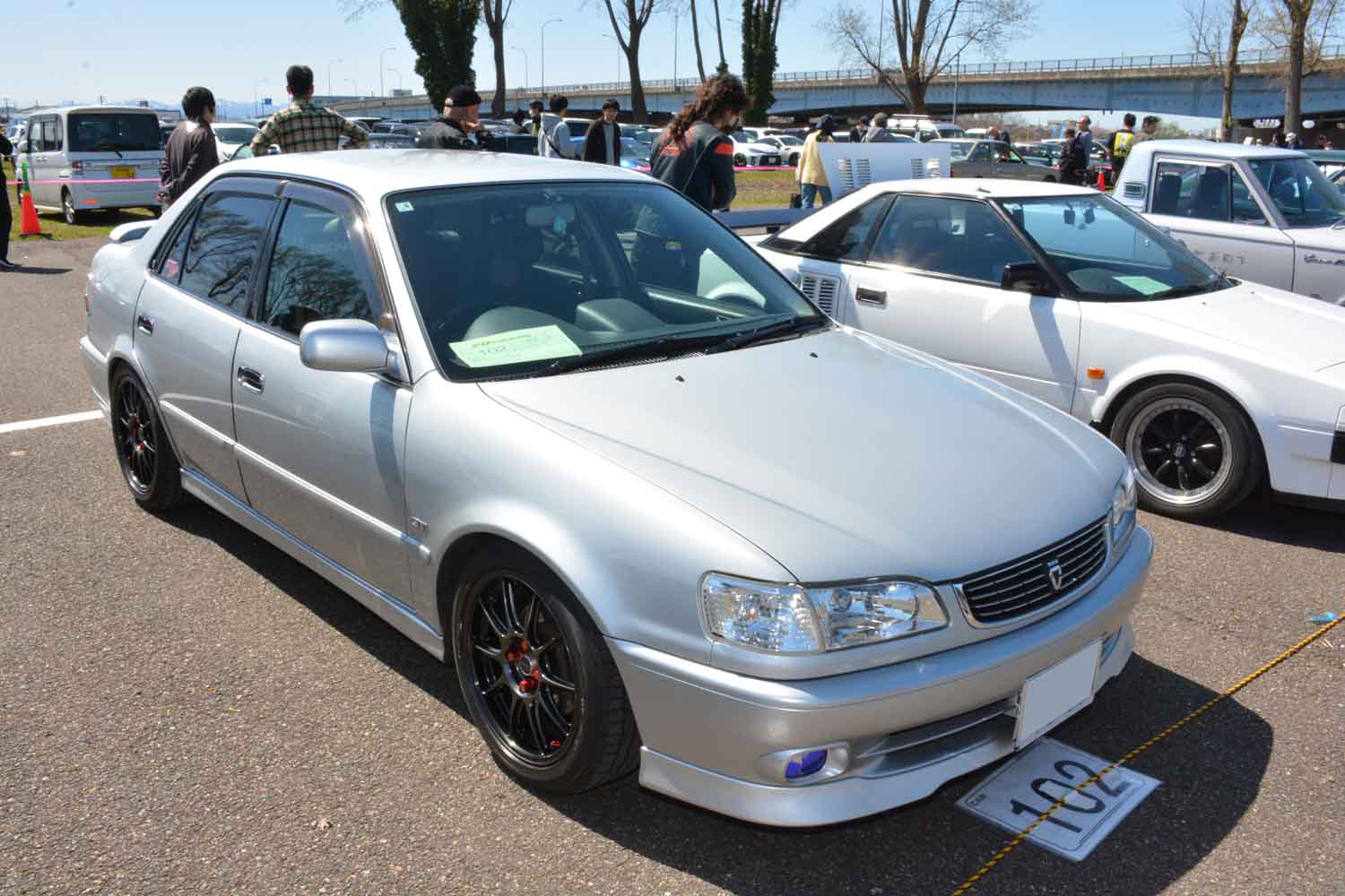 家族も乗れる4ドアセダンが165馬力！ クルマ好きをニヤリとさせる1999
