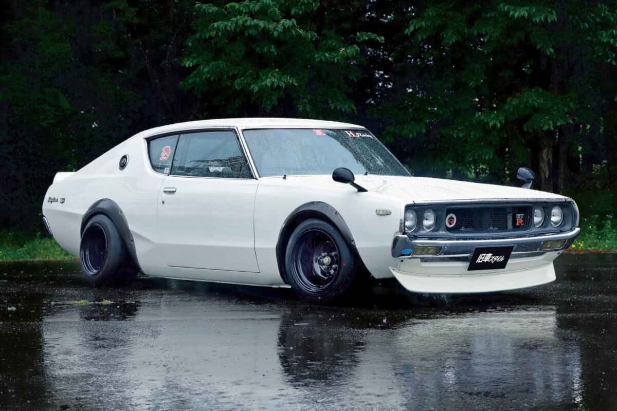 日産 スカイライン：白ガラス（クリアガラス）化やチンスポイラーの装着など、本物のGT-Rと見紛うほどのパーツ構成で組み上げられている
