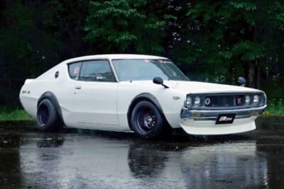 日産 スカイライン：白ガラス（クリアガラス）化やチンスポイラーの装着など、本物のGT-Rと見紛うほどのパーツ構成で組み上げられている