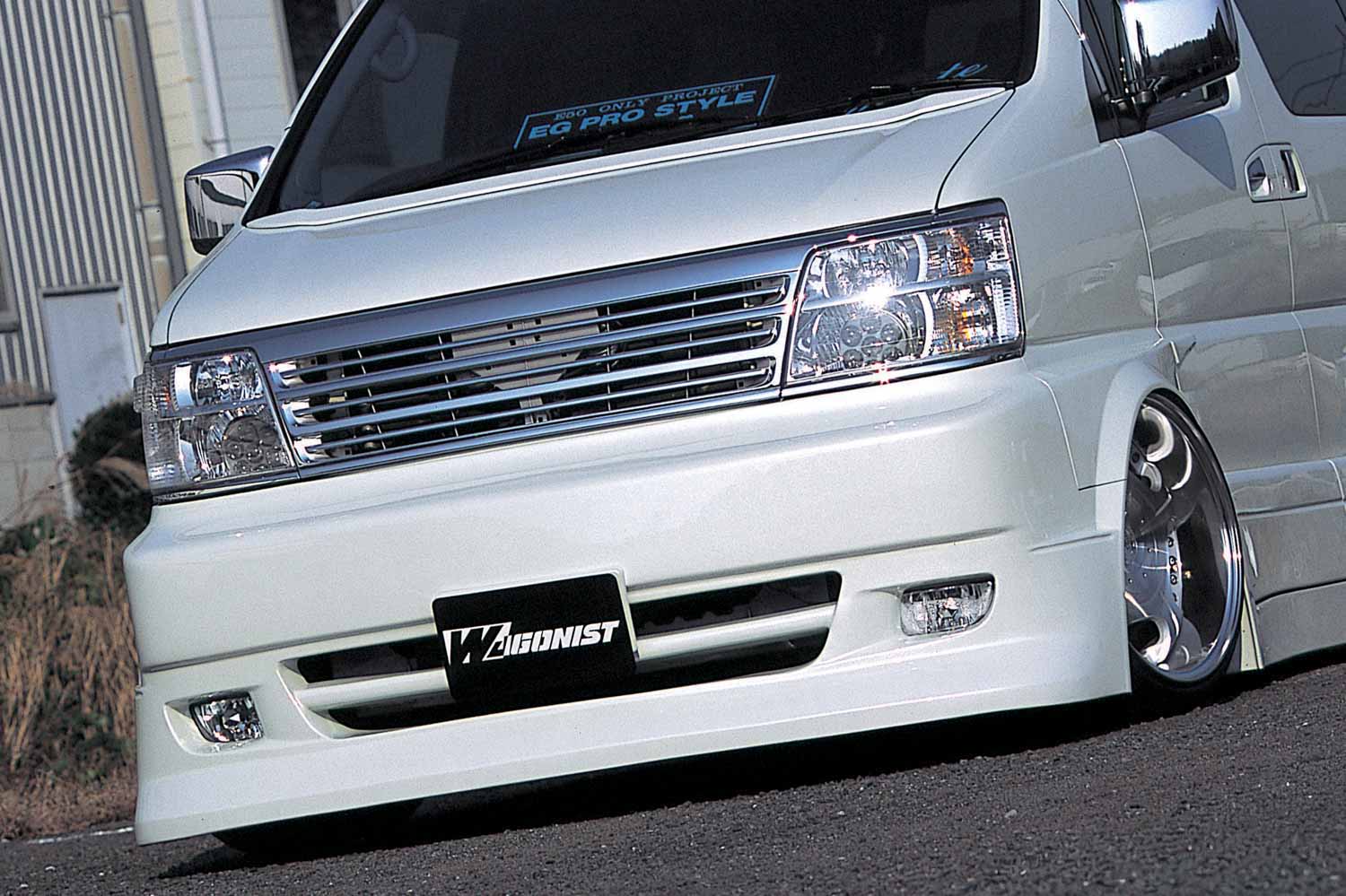 12.0Jホイールとワンオフフェンダー！ 日産「E50型エルグランド」が