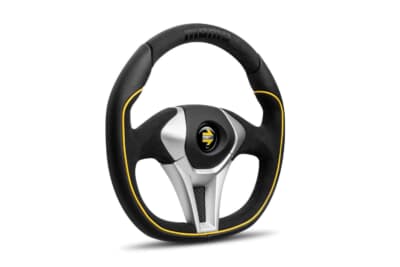 MOMO GT50 2.0:人間工学に基づいたアナトミカルグリップを採用したスポーティな造形