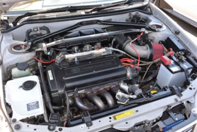 トヨタ カローラGT:2019年にオーバーホールが施された1.6リッター直列4気筒の4A-GE型(20バルブ)エンジン