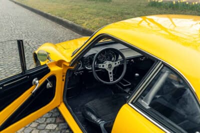 8万6250ユーロ（邦貨換算約1592万円）で落札されたアルピーヌ・ルノー「A110-1300G」 （C）2026 Courtesy of RM Sotheby's