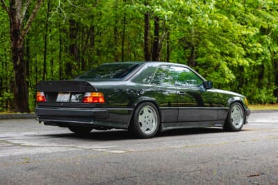 メルセデス・ベンツ「300 CE 6.0 AMGハンマー・クーペ」（C）2026 Courtesy of RM Sotheby's
