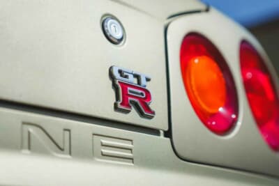 20万7000ユーロ(邦貨換算約3830万円)で落札された「日産 スカイラインGT-R V-Spec II Nür」(C)Courtesy of Broad Arrow
