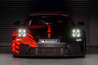 ポルシェ 911 GT4 R：ベースは992.2世代の公道向け911 GT3。フロントには大型スプリッターを装着する