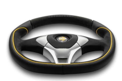 MOMO GT50 2.0:ステアリング上部から確認できるブラックレザーとマイクロファイバーの質感