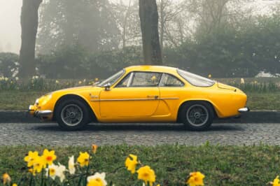 8万6250ユーロ（邦貨換算約1592万円）で落札されたアルピーヌ・ルノー「A110-1300G」 （C）2026 Courtesy of RM Sotheby's