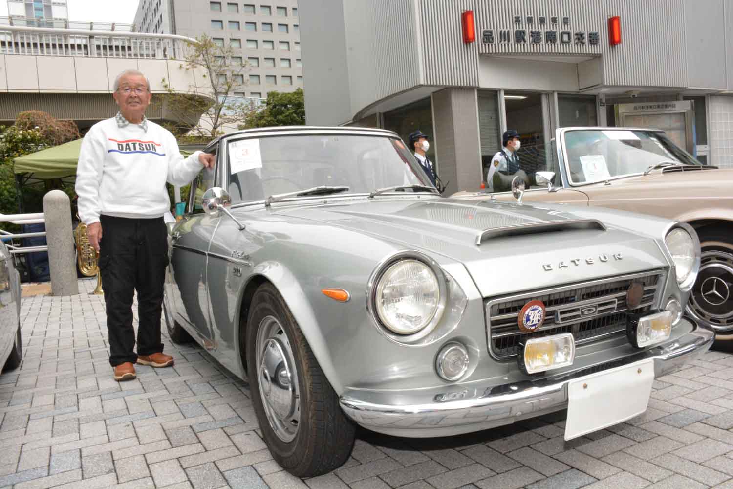 純正部品を調達してオリジナルに復元しながらダットサン「フェアレディ