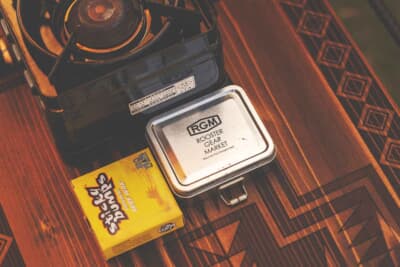 三菱 デリカD:3:適度な重みがあり安定感に優れたテーブルで趣味の時間を過ごす