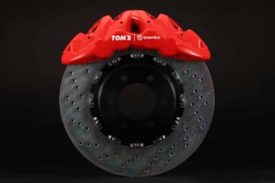 TOM'S × brembo BM:重量級SUVに求められる高い制動性能を確保する直径412mmで厚さ38mmの大径2ピースフローティングローター