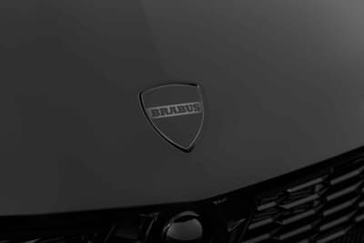 BRABUS 900 SUPERBLACK：フロントのノーズに輝くブラバスの専用エンブレム