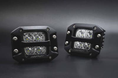 PF：こちらは埋め込み型の「2インチフラッシュマウント for DRL」。ヒートシンク部分まで再現した後付けのオフロードランプデザインだ