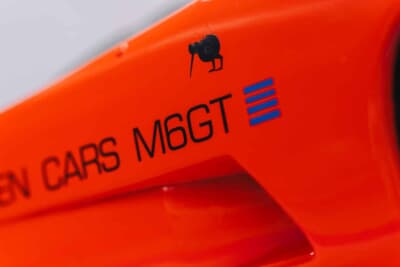 マクラーレン M6GT：「MCLAREN CARS M6GT」の文字が刻まれた当時のオリジナル金型の貴重なディテール