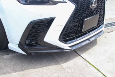 レクサス NX:エアロはTRD。ブラックとホワイトが丁寧に塗り分けられており、スピード感あるフォルムに導かれている