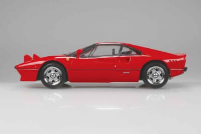 フェラーリ GTO：特徴的なセンターロック方式の星型マグネシウムホイールも精密に立体化されている