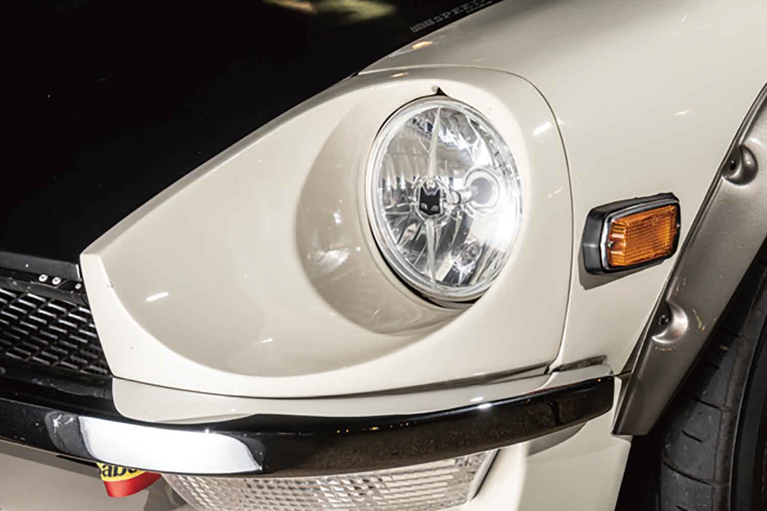 ボロボロの内装もFRPで再構築！ ドンガラから仕上げた1977年式の日産