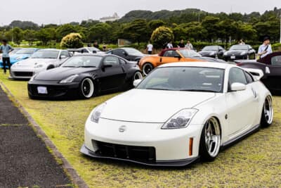 日産 フェアレディZ:通路を挟んで振り分けられたVIP枠の展示車両