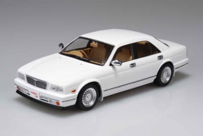 日産 シーマ：限界まで車高を落とした威圧感のある水谷君のY32シーマのフロントビュー