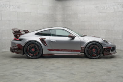 ポルシェ 911ターボS：サイドスカートなどが追加され低く構えたサイドシルエット