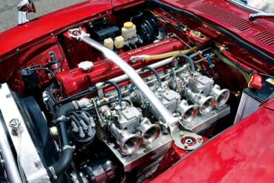 日産 フェアレディZ：吸気系にはソレックス44Φキャブレターをセット。水上自動車工業の74度カムシャフトとの組み合わせで旧車ならではの官能的な吸気音を響かせる