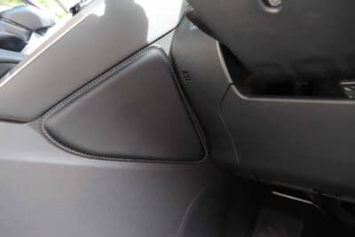 トヨタ 80系ハリアー：自動車メーカー向けの純正内装部品を数多く手掛けてきたナカシンが展開する高品質なレザーパッド