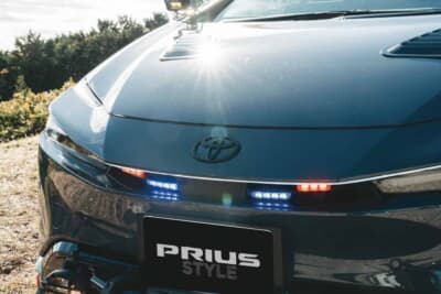トヨタ プリウス：フロントグリルの中にレッドとブルーのLEDを仕込む。唯一無二のスタイルへ向けて完成度をアップさせた