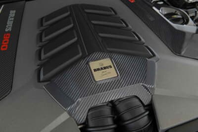 BRABUS 900 SUPERBLACK：エンジンカバーにもブラバスのプレートが入る