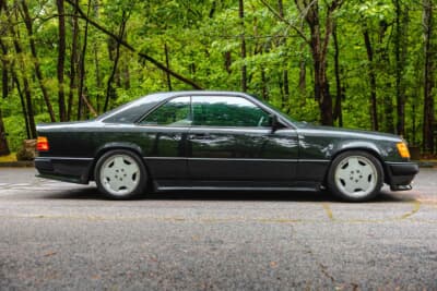 メルセデス・ベンツ「300 CE 6.0 AMGハンマー・クーペ」（C）2026 Courtesy of RM Sotheby's