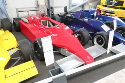 アルゴ JM10:1982年に登場。モノコックを延長しリアのサブフレームを配した独自のコンセプトで話題を呼んだF3マシン