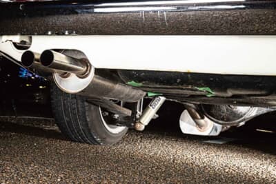 日産 プリンス・スカイライン：ワンオフで製作されたと思われるエキゾーストシステム。2JZエンジンのポテンシャルを引き出しつつ、心地よいサウンドを奏でる
