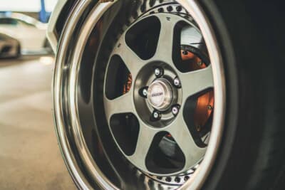 日産 フェアレディZ：ホイールはマイスター。オーバーフェンダー効果もあって超ディープなルックスが迫力大
