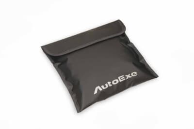 マツダ ロードスター:使用後はコンパクトに折りたたんで付属する防水防炎加工のターポリン製収納袋へきれいに収められる仕様
