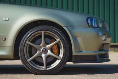 20万7000ユーロ(邦貨換算約3830万円)で落札された「日産 スカイラインGT-R V-Spec II Nür」(C)Courtesy of Broad Arrow