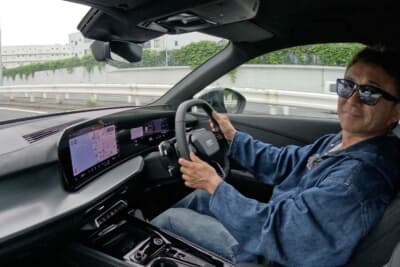 アウディ Q3:アウディ新型Q3を軽快にドライブするレーシングドライバーの木下 隆之