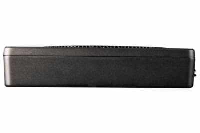 サブウーファー PSW200：真横から見た姿。高さ63mm。コンパクト設計だからシートに下にも設置しやすい