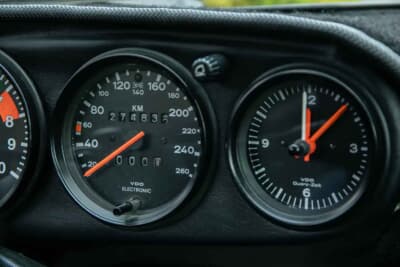 7万8667ポンド（邦貨換算約1691万円）で落札された1980 ポルシェ 「911 RSR オマージュ 3.8L」（C）Iconicauctioneers