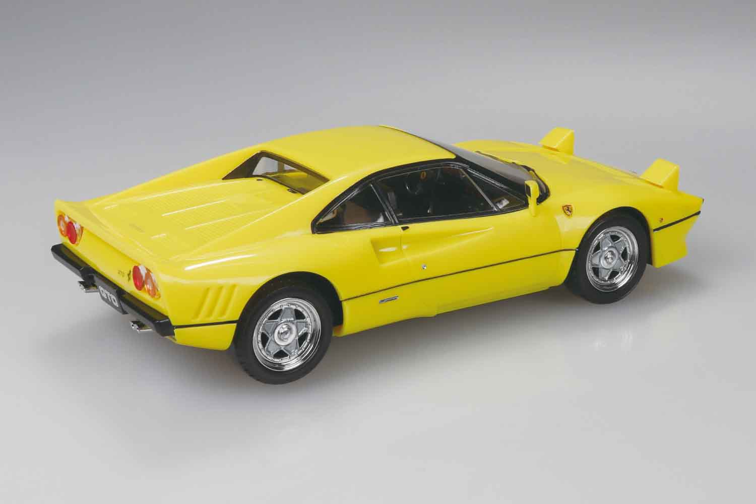 伝説のスペチアーレ「288GTO」が2860円！ 簡単&塗装不要なのに実車に