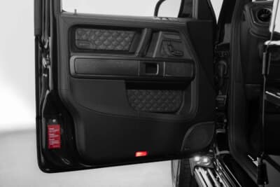 メルセデスAMG G 63：ドアパネルにも惜しみなくあしらわれたキルティングとカーボン