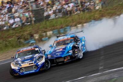 トヨタ GR86：美しいブルーのカラーリングがコース上で存在感を放つ