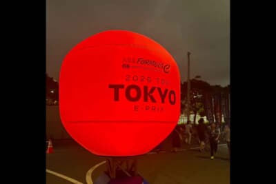 フォーミュラE 東京E-Prix:夜の会場を幻想的に照らし出す「TOKYO」の巨大なバルーン。ナイトレース化によって、こうした光の演出がさらに映えることになる