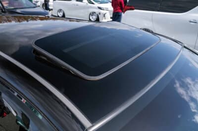 ホンダ オデッセイ:純正オプションのサンルーフを活かしつつ足まわりは純正加工でシンプルにまとめた1台