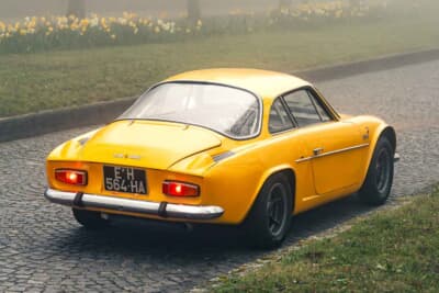 8万6250ユーロ（邦貨換算約1592万円）で落札されたアルピーヌ・ルノー「A110-1300G」 （C）2026 Courtesy of RM Sotheby's