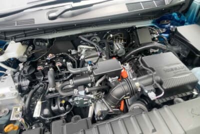 日産 キックス:発電専用として新開発された1.4リッターエンジンを搭載するフロントのエンジンルーム