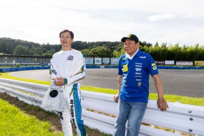 スペシャルアドバイザーの雨宮勇美氏(右)と、ゲストドライバーを務めた飯田章氏(左)