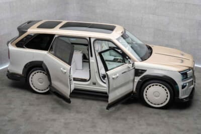 Zeekr 9X：ドアノブの位置変更や安全機能の再構築など、車両の骨格レベルから手を加えるという、チューナーの常軌を逸した執念がこのアングルから垣間見える