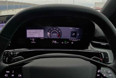 アウディ Q3:運転への集中と高い安全性を第一に整えられたインパネ全景